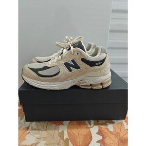 New Balance 2002r Sneakers Calm Taupe Women's Size 7.5 Boys Size 6